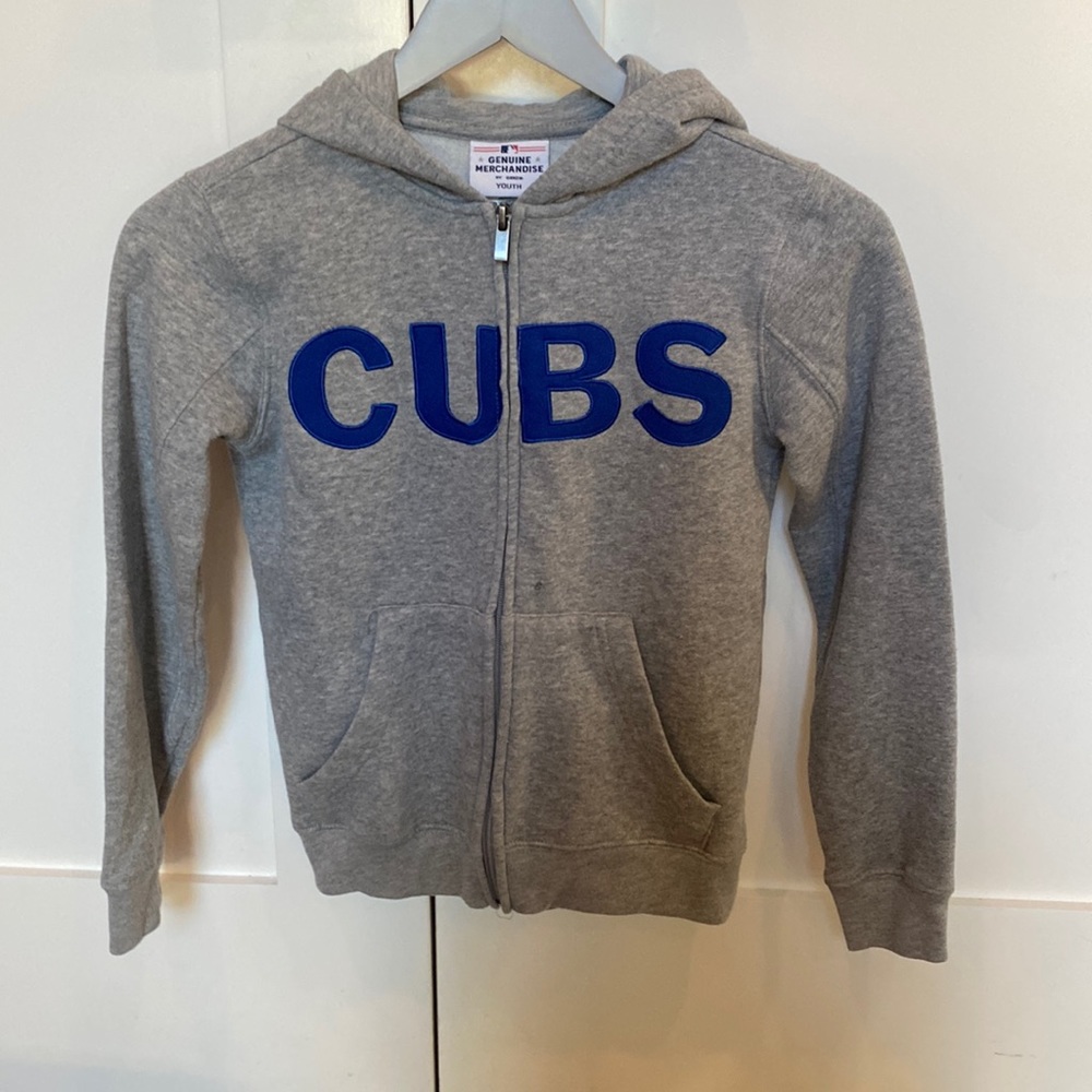 This authentic Cubs zip up hoodie is so soft and comfortable!!